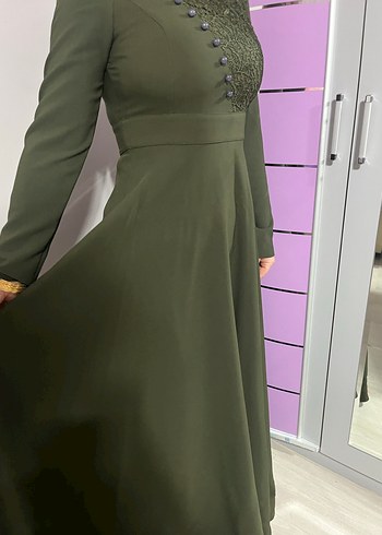 Düğmeli Yüksek Yakalı Kadın Uzun Abiye Elbise - Görsel 3