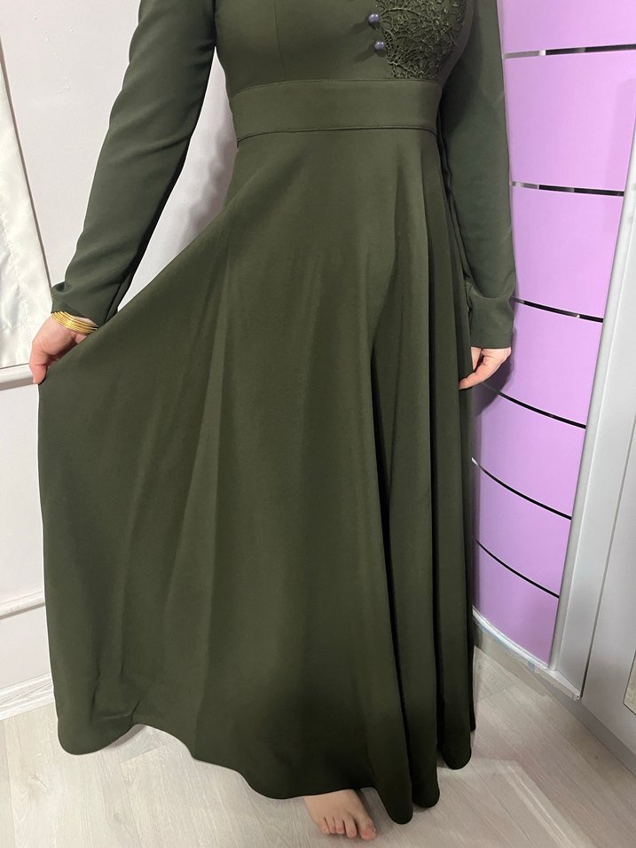 Düğmeli Yüksek Yakalı Kadın Uzun Abiye Elbise - Görsel 2