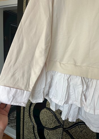 Kadın Beyaz Uzun Kollu Fırfırlı Sweatshirt - Görsel 3