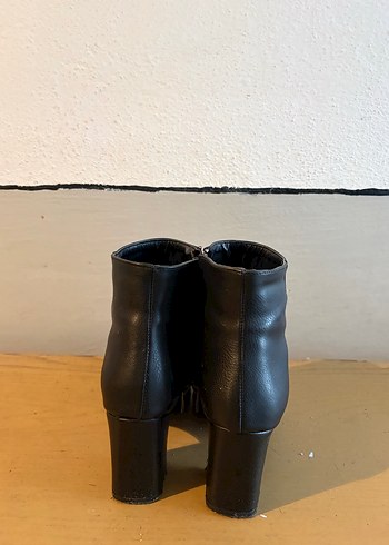 Trendyol & Milla Siyah Deri Stiletto Topuklu Kadın Bot