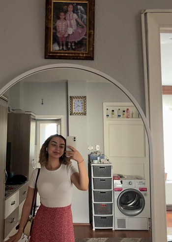 Kırmızı Etek - Görsel 4