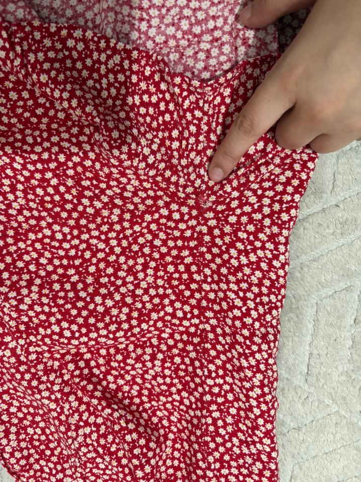 Kırmızı Etek - Görsel 3