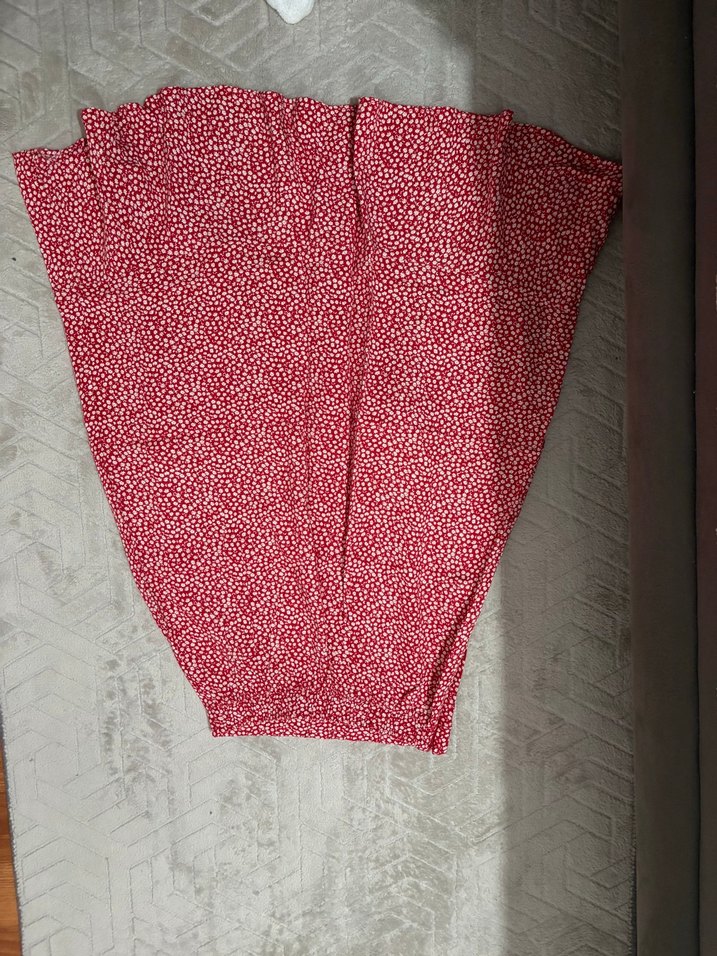 Kırmızı Etek - Görsel 2