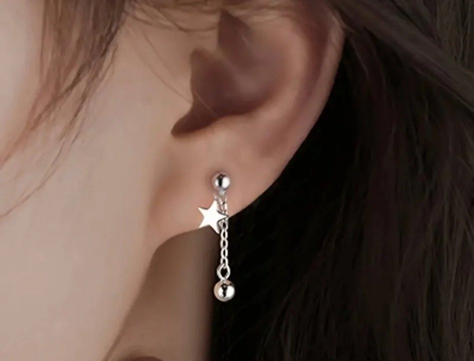 Zincir Detaylı Uzun Beyaz Yıldız Küpe - Görsel 3