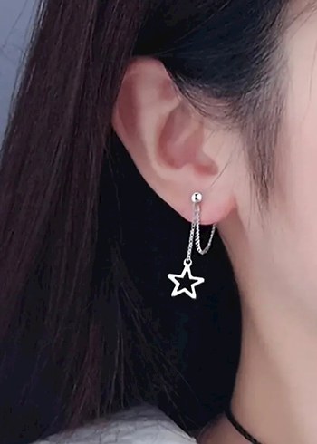 Zincir Detaylı Parlak Beyaz Yıldız Midi Küpe - Görsel 2