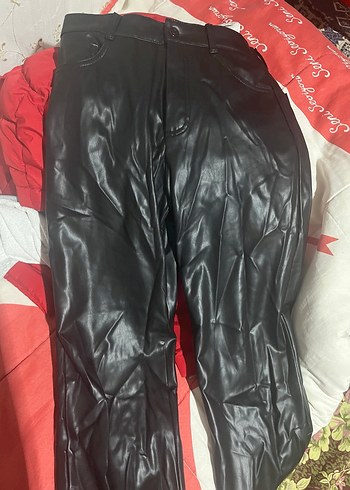 Siyah Deri Kadın Dar Kesim Pantolon