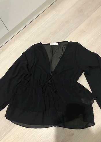 Pull & Bear Siyah V Yakalı Fırfırlı Mini Bluz - Görsel 6