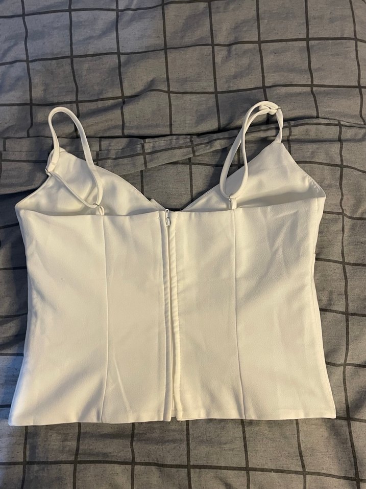 Beyaz Askılı Crop Top - Görsel 3