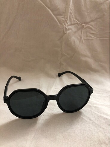 Siyah güneş gözlüğü - Görsel 3