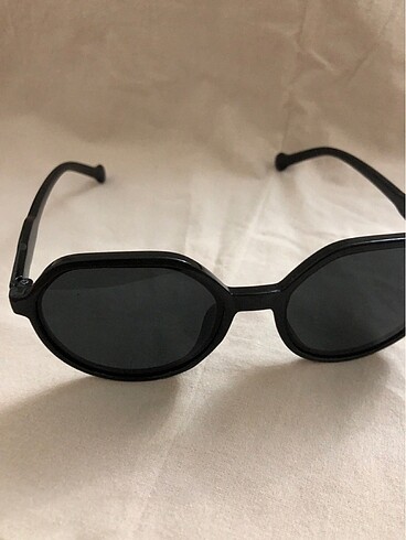 Siyah güneş gözlüğü - Görsel 4