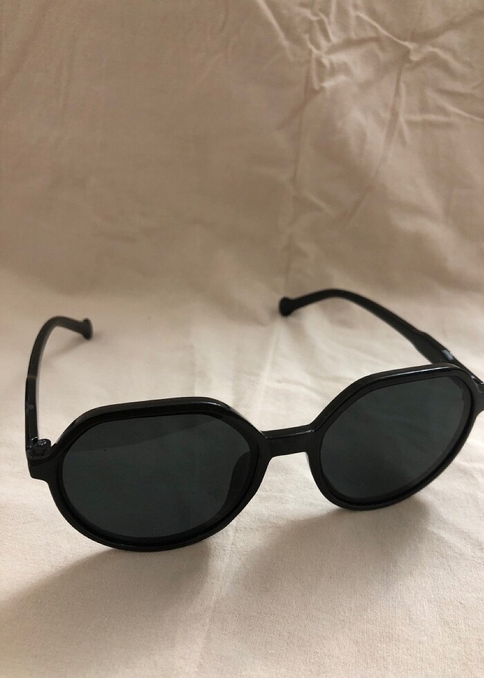 Siyah güneş gözlüğü - Görsel 2