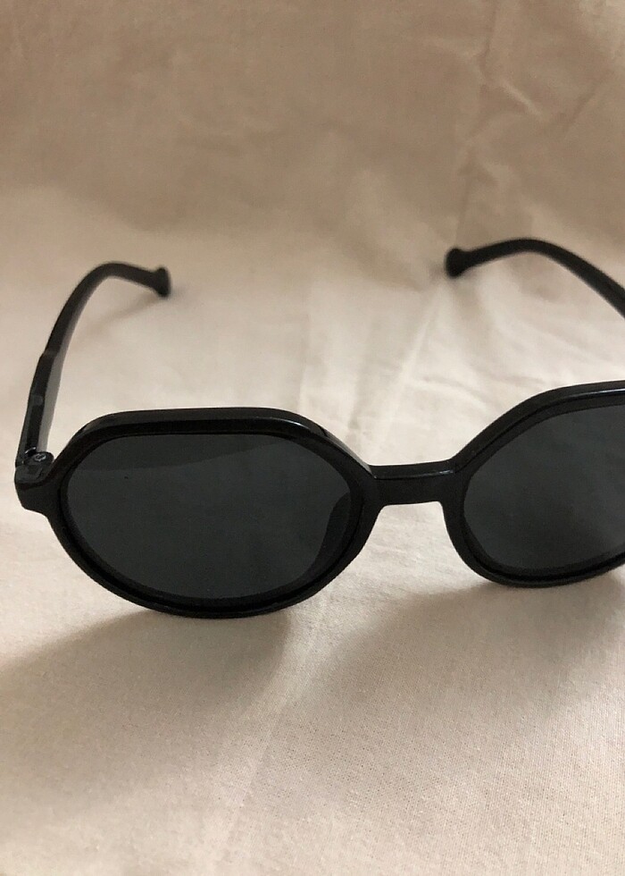 Siyah güneş gözlüğü - Görsel 4