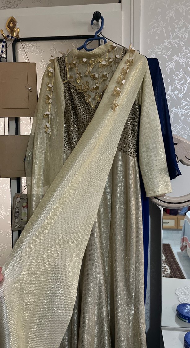 Drapeli Uzun Parlak Altın Kadın Abiye - Görsel 3