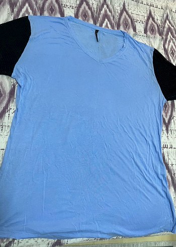 Mavi V Yaka Kısa Kollu Kadın Tişört - Görsel 2