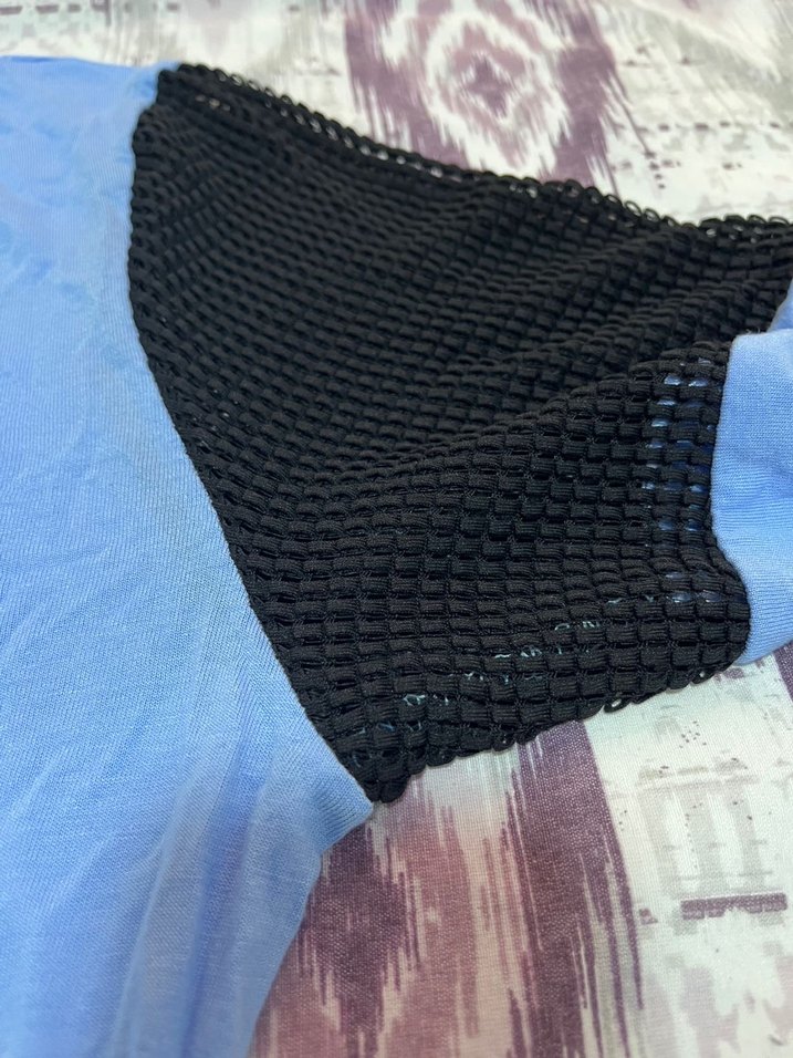 Mavi V Yaka Kısa Kollu Kadın Tişört - Görsel 3