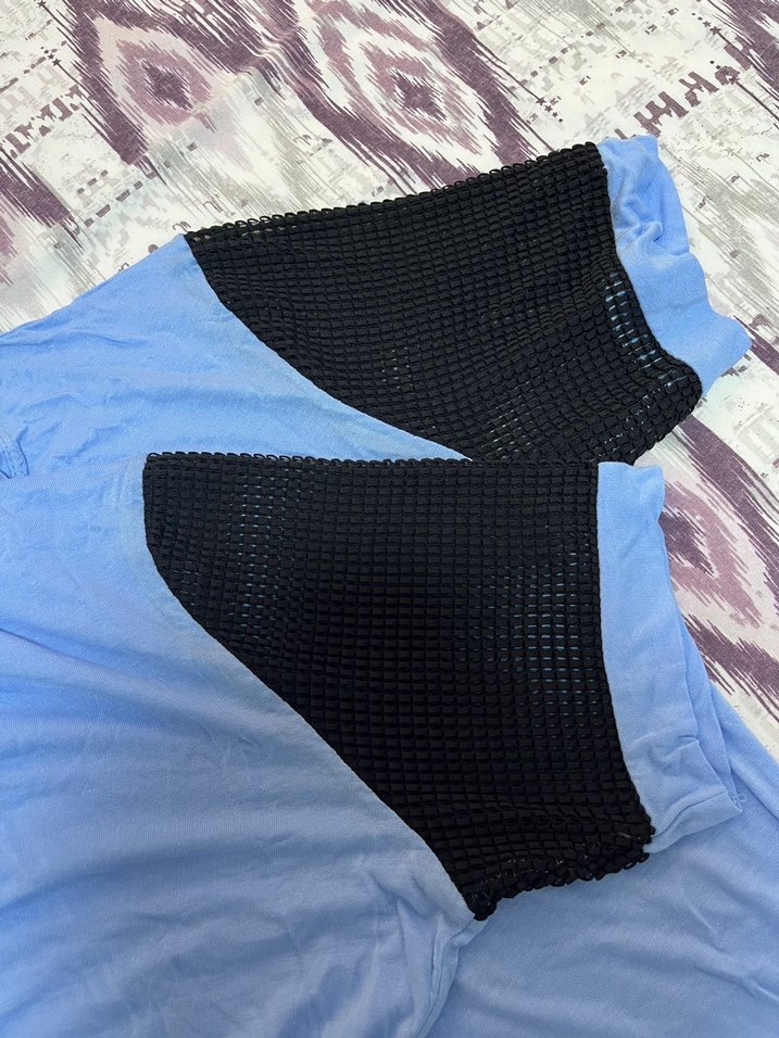 Mavi V Yaka Kısa Kollu Kadın Tişört - Görsel 4