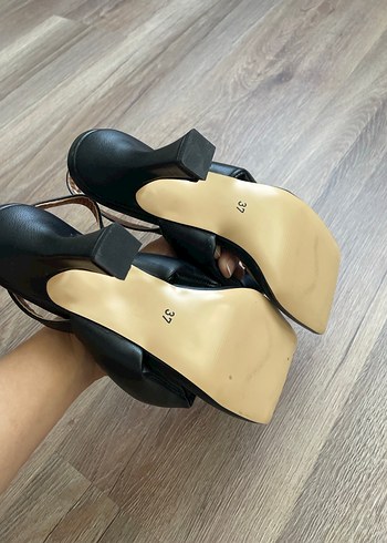 Diğer Siyah Deri Topuklu Kadın Sandalet
