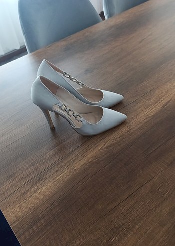 Bej Süet Tokalı Stiletto Kadın Ayakkabı