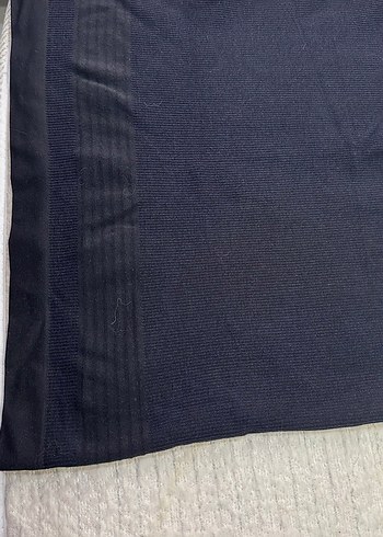 Siyah Yüksek Yakalı Sporcu Atlet - Görsel 3