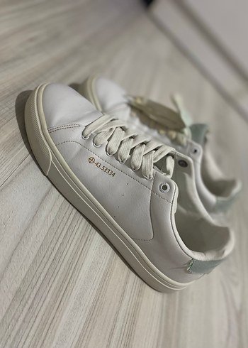 Beyaz Bağcıklı Kadın Sneakers