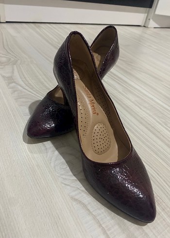 Bordo Yılan Desenli Bağcıklı Stiletto