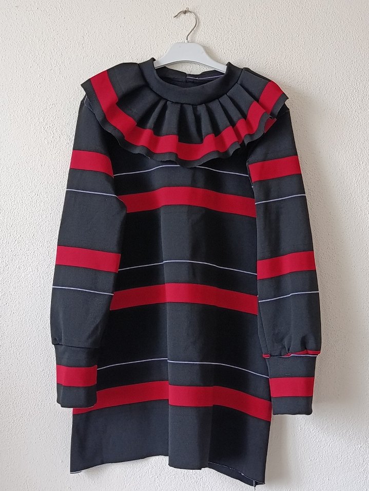 Kırmızı Siyah Çizgili Fırfırlı Midi Triko tunik kazak - Görsel 3