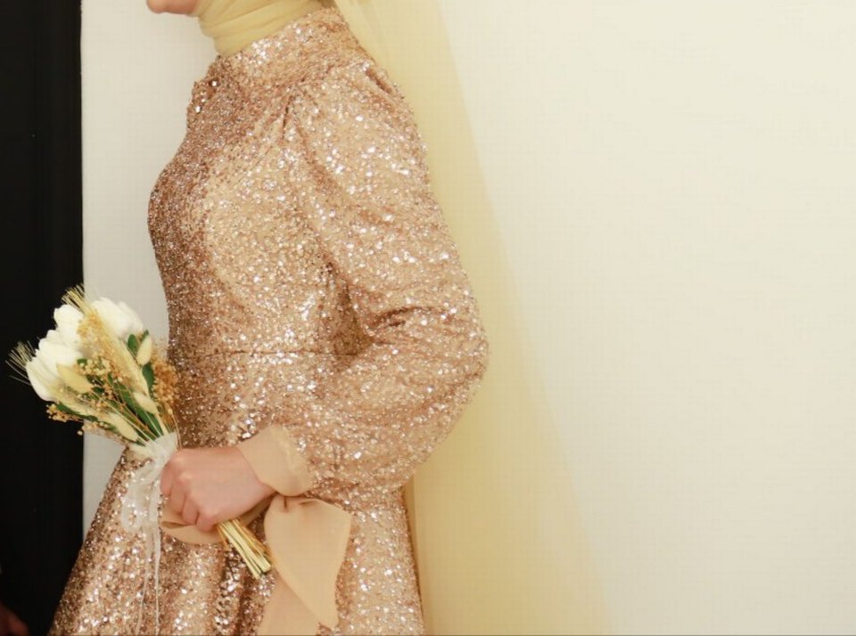 Uzun Kollu Bej Drapeli Abiye Elbise - Görsel 4