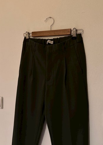 Kadın Koyu Yeşil Kumaş Pilili Midi Havuç Kesim Kumaş Pantolon - Görsel 2