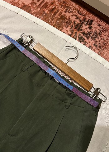 Kadın Koyu Yeşil Kumaş Pilili Midi Havuç Kesim Kumaş Pantolon - Görsel 5