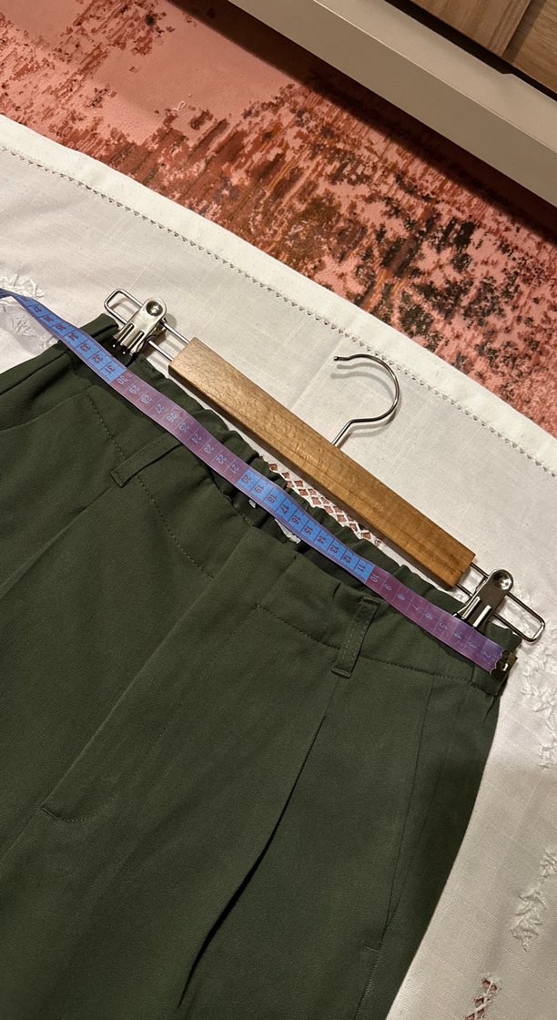 Kadın Koyu Yeşil Kumaş Pilili Midi Havuç Kesim Kumaş Pantolon - Görsel 5