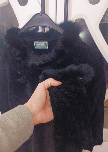 Trendyol & Milla Siyah Nakışlı Kürk Detaylı Kadın Kazak