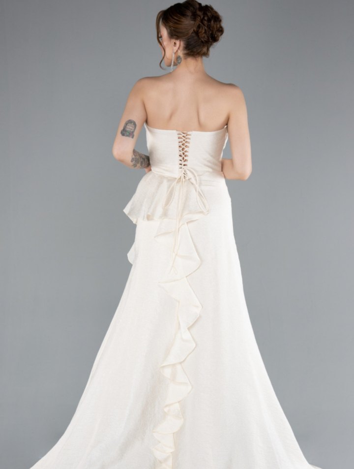 Beyaz Drapeli Uzun Straplez Nişan Elbisesi - Görsel 2