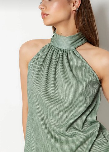 Kadın Açık Yeşil Kolsuz Yüksek Yakalı Bluz - Görsel 2