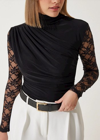 Siyah Dantelli Yüksek Yakalı Drapeli Bluz - Görsel 2