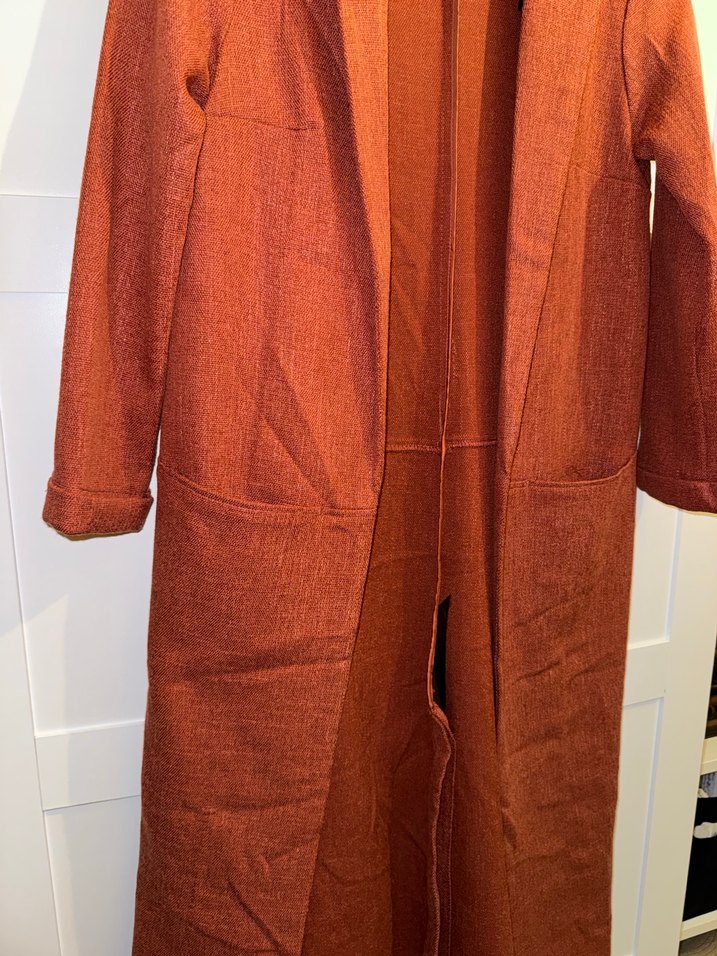 Uzun Turuncu Düğmeli Kadın Kaban - Görsel 3