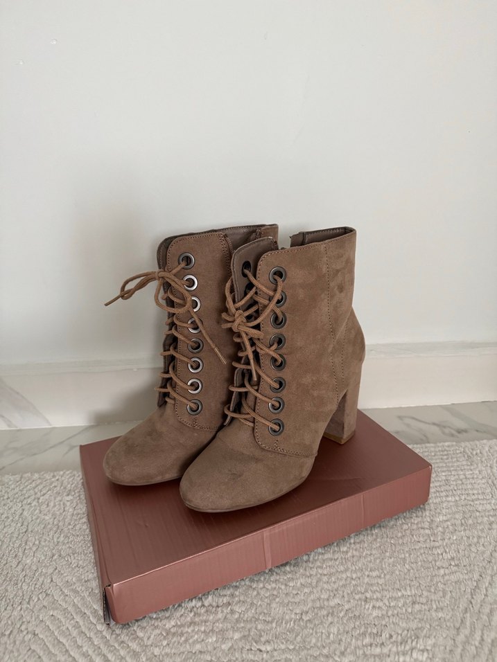 Bej Süet Bağcıklı Kadın Bot - Görsel 2