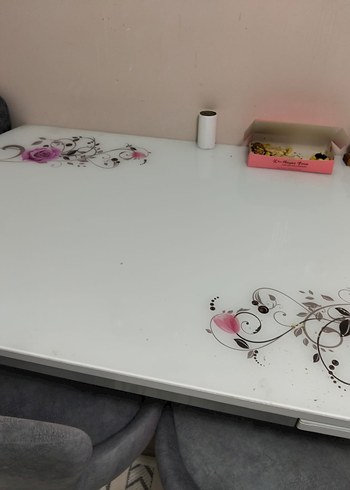 Diğer Beyaz Baskılı Modern Masa Örtüsü