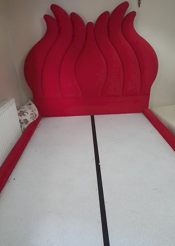 Parlak Kırmızı yatak - Görsel 3