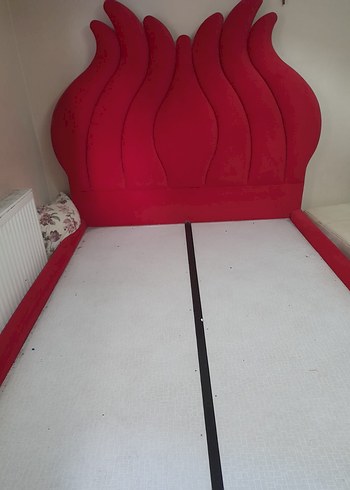 Parlak Kırmızı yatak - Görsel 2