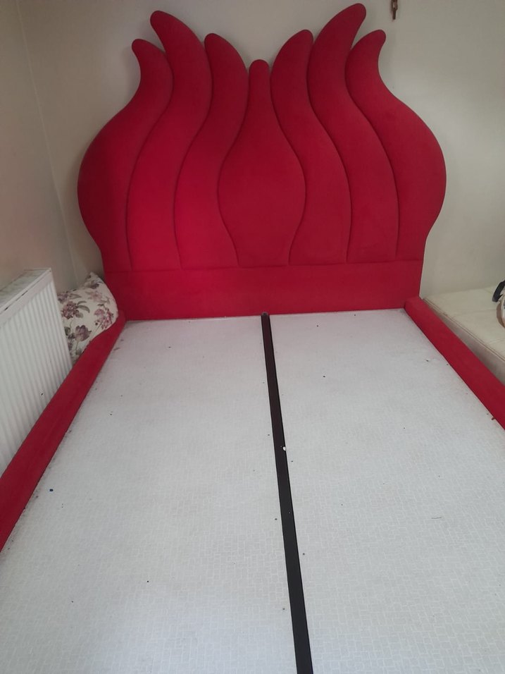 Parlak Kırmızı yatak - Görsel 3