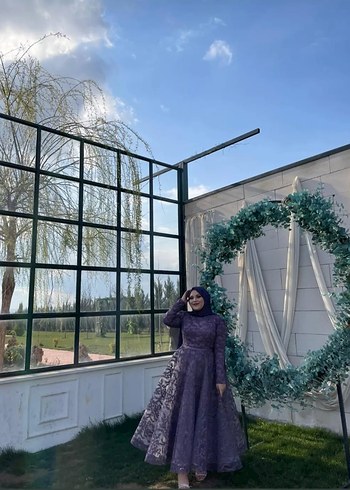 Mürdüm Renkli Çiçek Desenli Uzun Abiye Elbise - Görsel 2