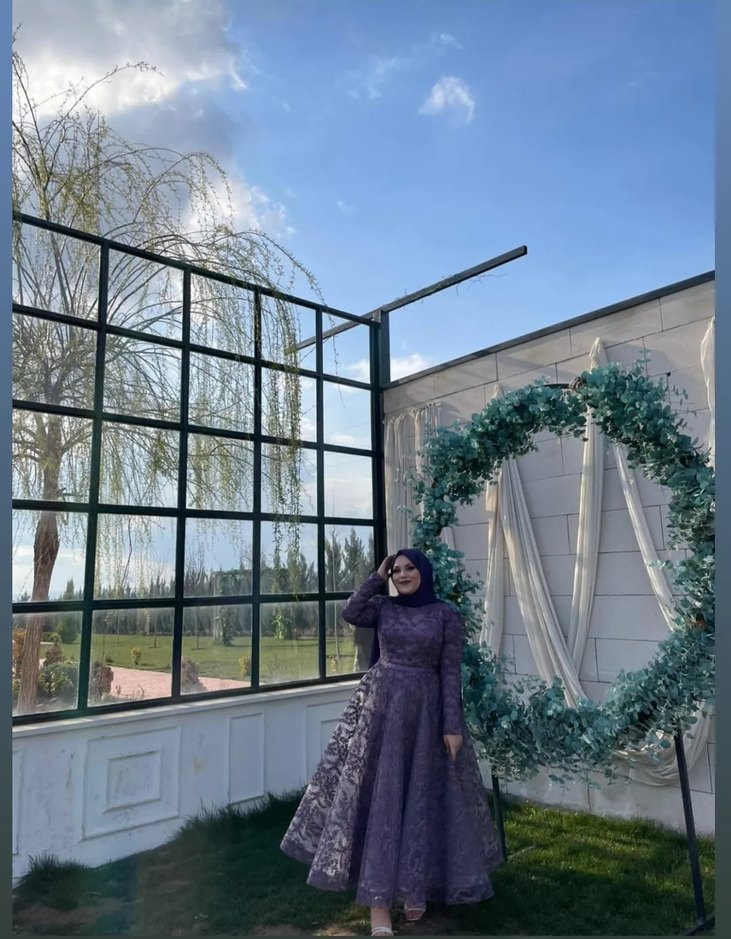 Mürdüm Renkli Çiçek Desenli Uzun Abiye Elbise - Görsel 2