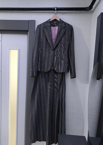 Gri pembe Çizgili Pileli Uzun Etek- ceket takım - Görsel 2