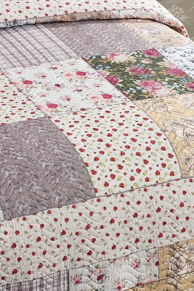 Çiçek Desenli Çok Renkli Yatak Örtüsü - Görsel 3