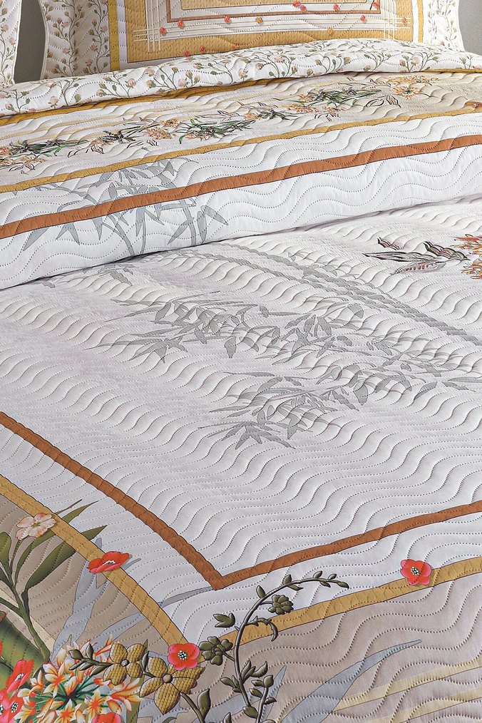 Nakışlı Beyaz Yatak Örtüsü - Görsel 2