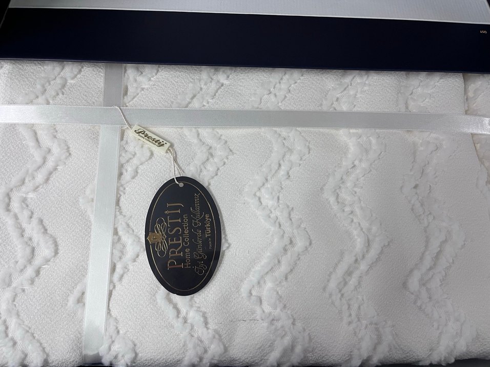 Beyaz Nakışlı Yatak Örtüsü Takımı - Görsel 2