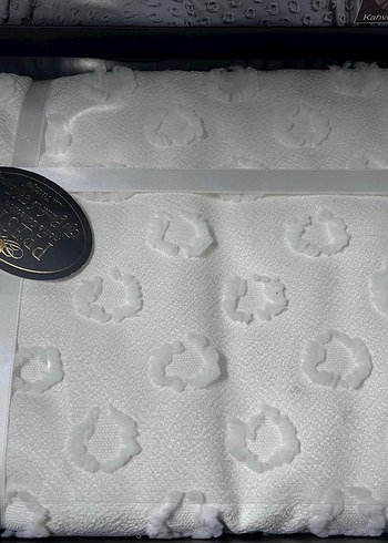 Yeni sezon işlemeli yatak örtüsü - Görsel 3