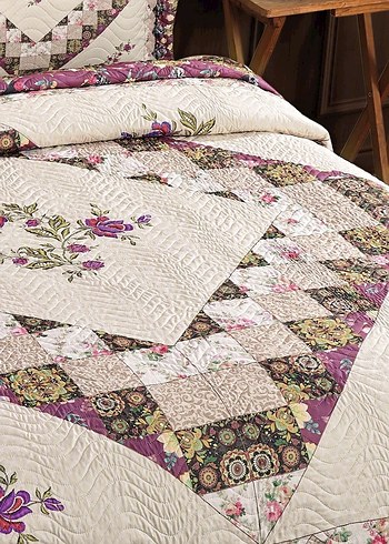 Mor İşlemeli Yatak Örtüsü - Görsel 4