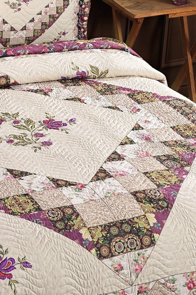 Bordo Nakışlı Yatak Örtüsü - Görsel 3