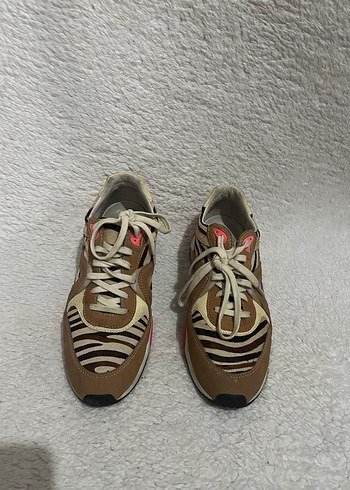 Kahverengi Zebra Desenli Bağcıklı Kadın Spor Ayakkabı